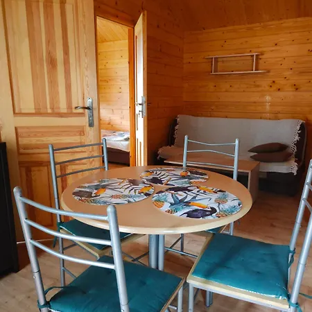 Niezapominajki-domki I Nad Brzegiem Jeziora Гижицко